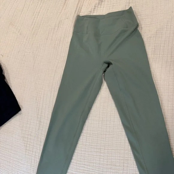 Sage Oner Active Timeless Leggings in size Small - Picture 2 of 3
